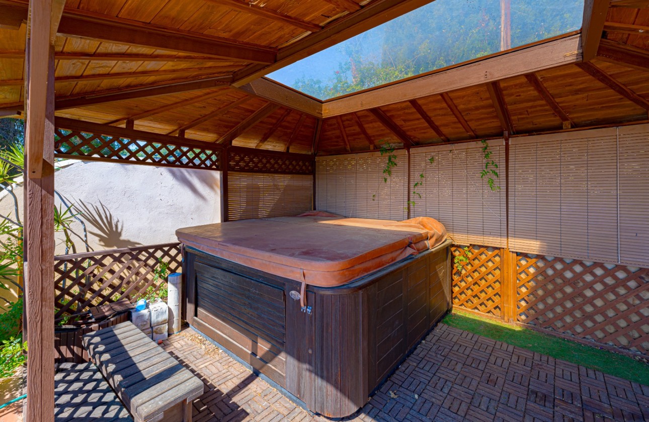 Resale - Villa - Altea