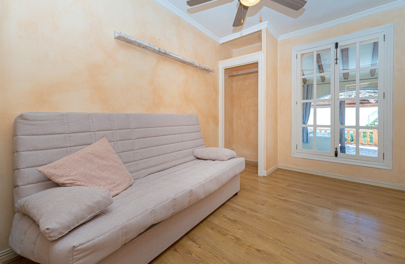 Resale - Villa - Altea