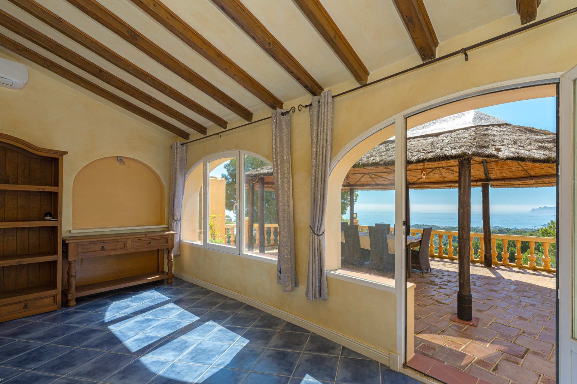 Resale - Villa - Altea