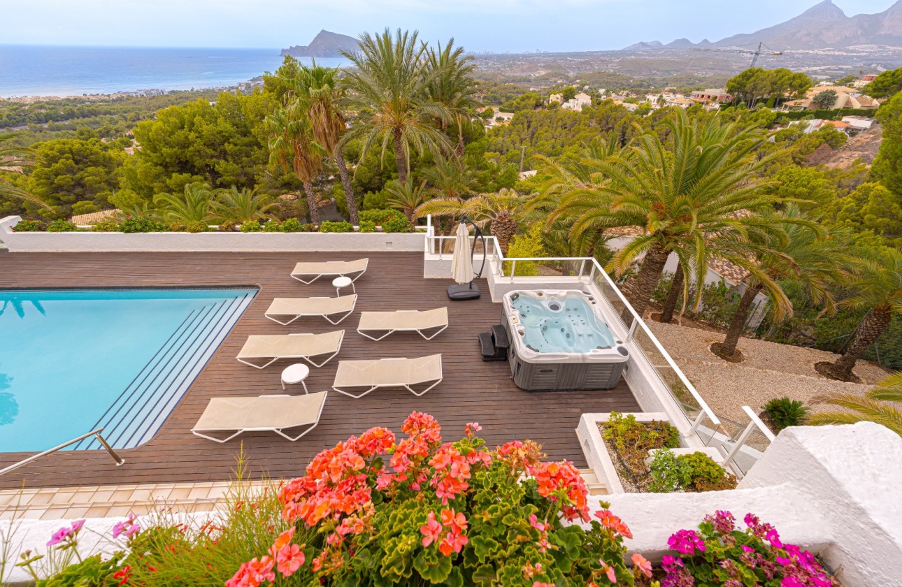 Resale - Villa - Altea