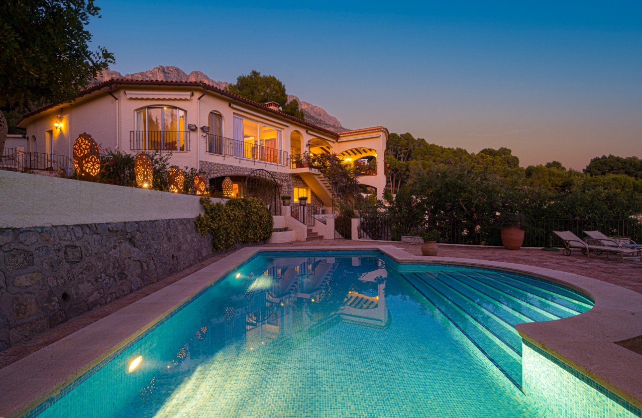 Resale - Villa - Altea