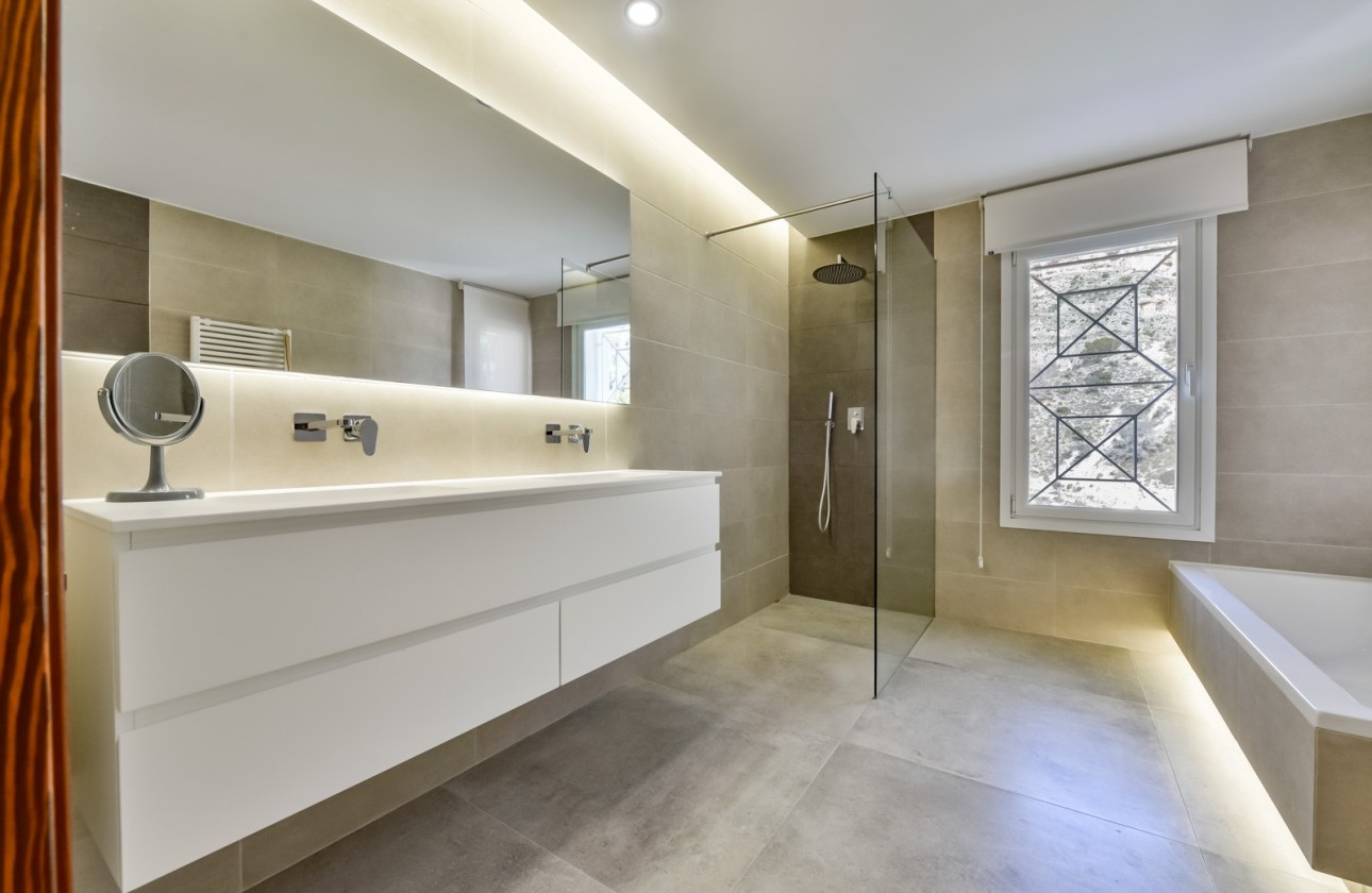 Resale - Villa - Altea