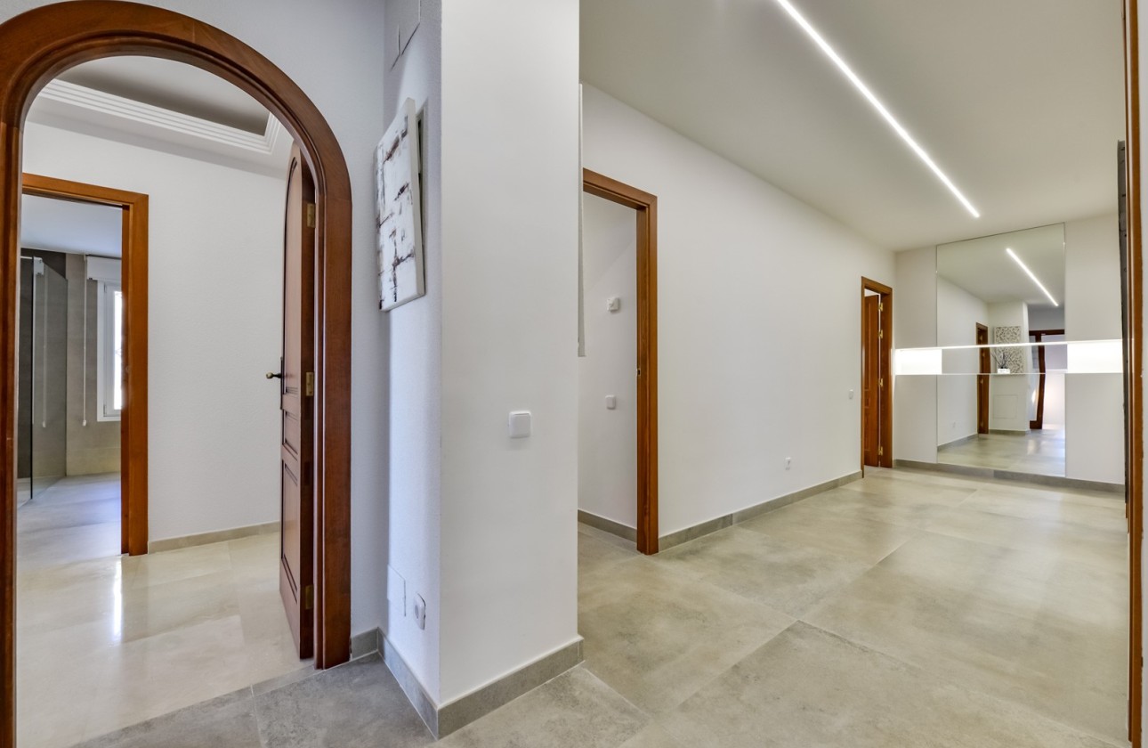 Resale - Villa - Altea