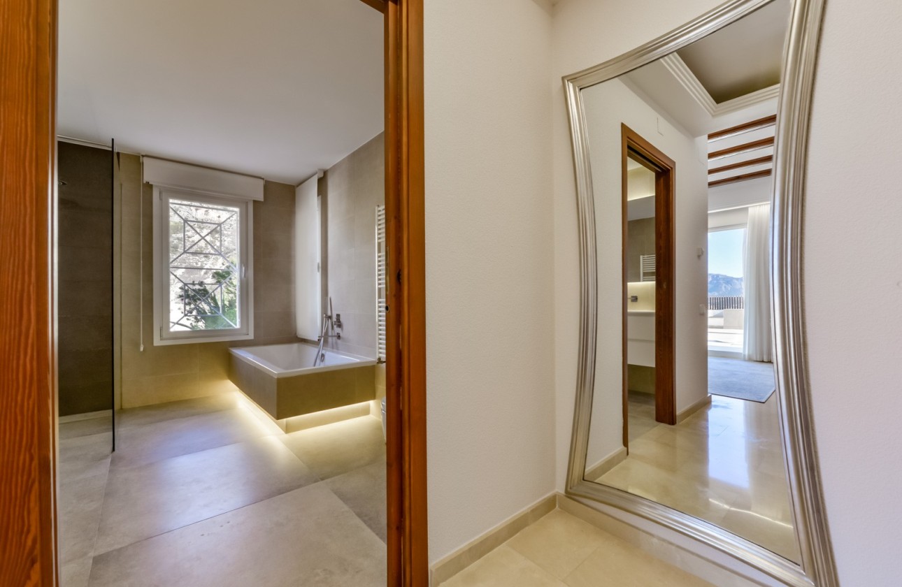 Resale - Villa - Altea