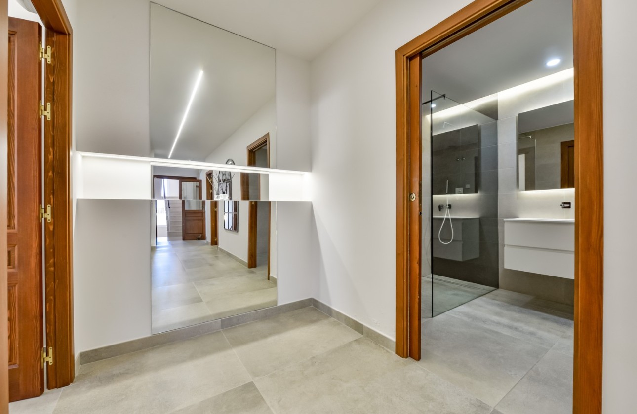 Resale - Villa - Altea