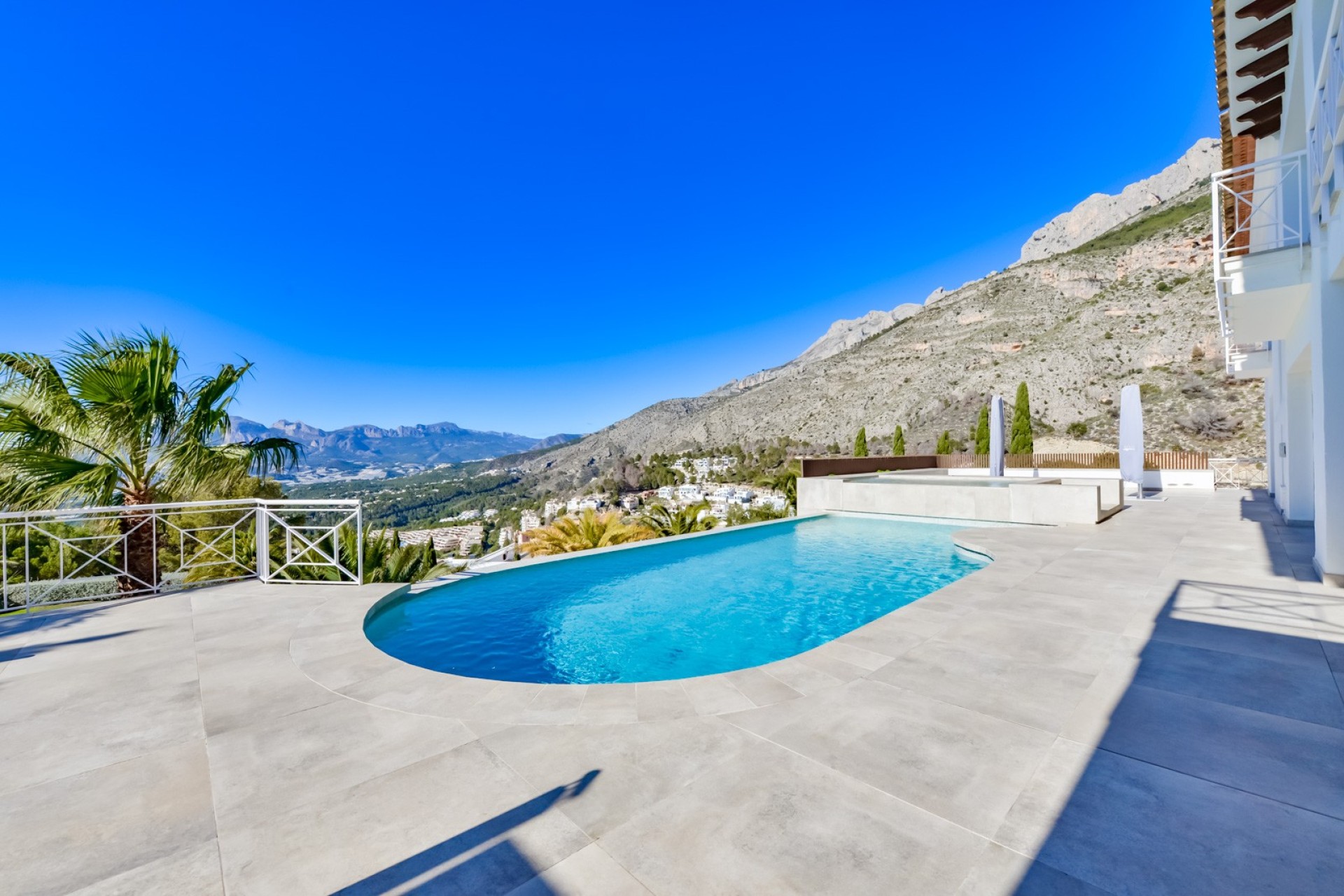 Resale - Villa - Altea