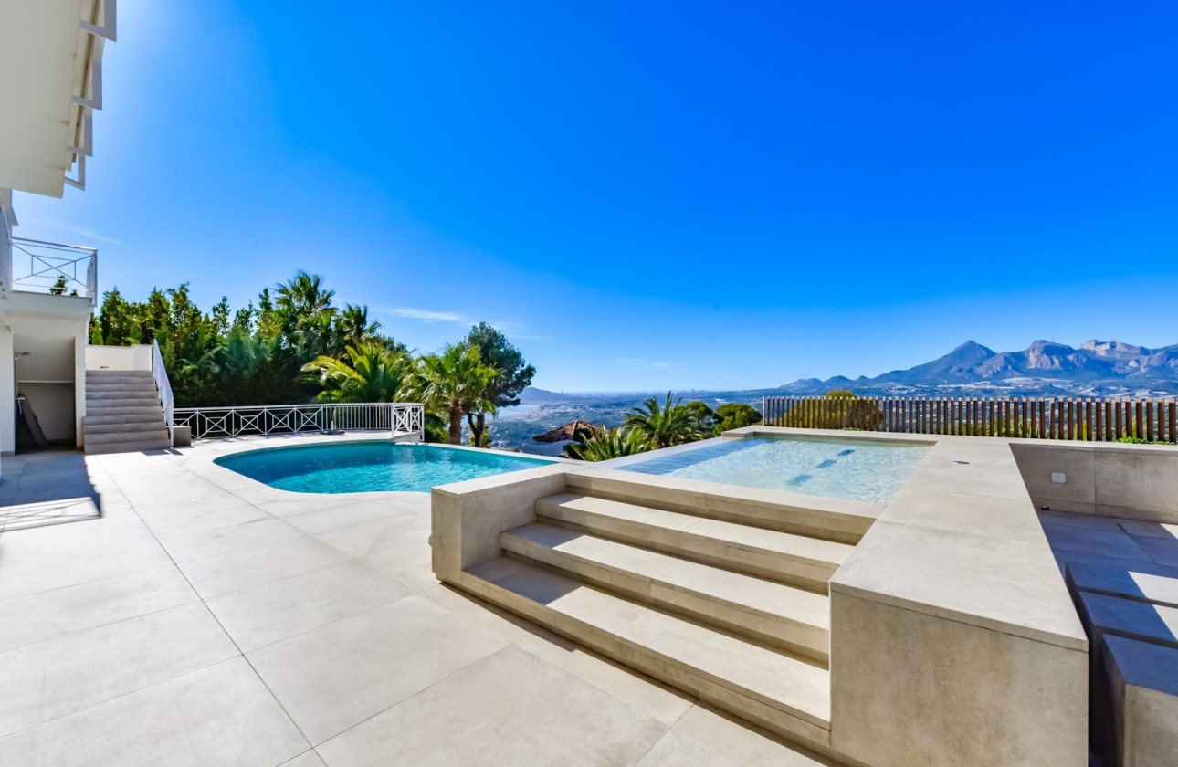 Resale - Villa - Altea