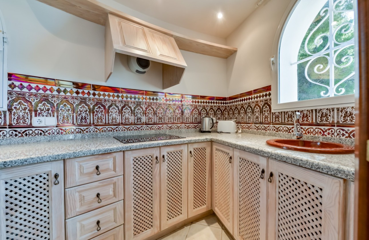 Resale - Villa - Altea