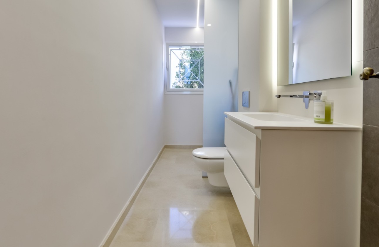Resale - Villa - Altea