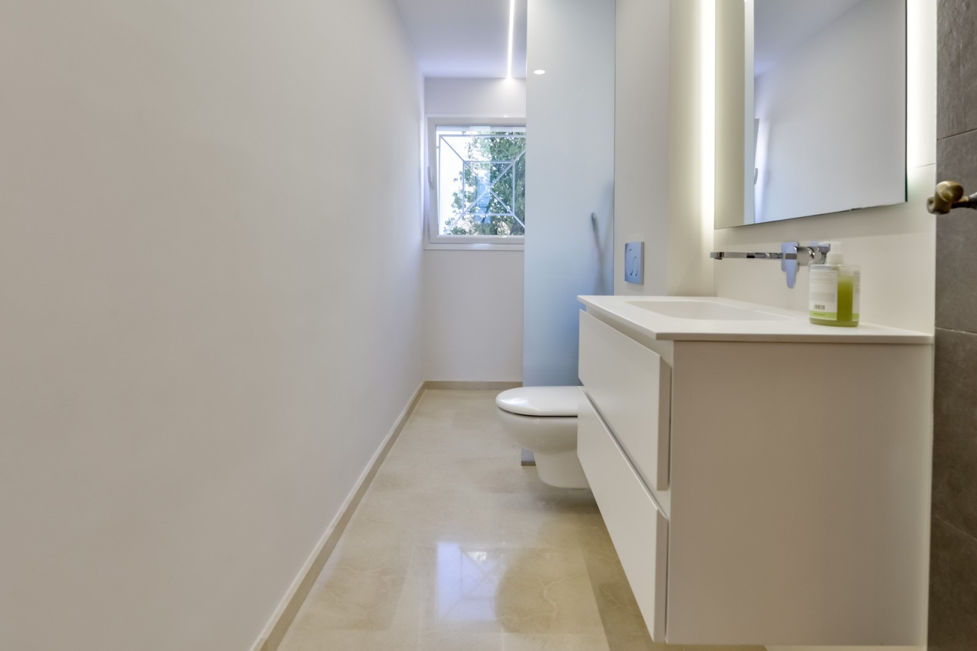 Resale - Villa - Altea