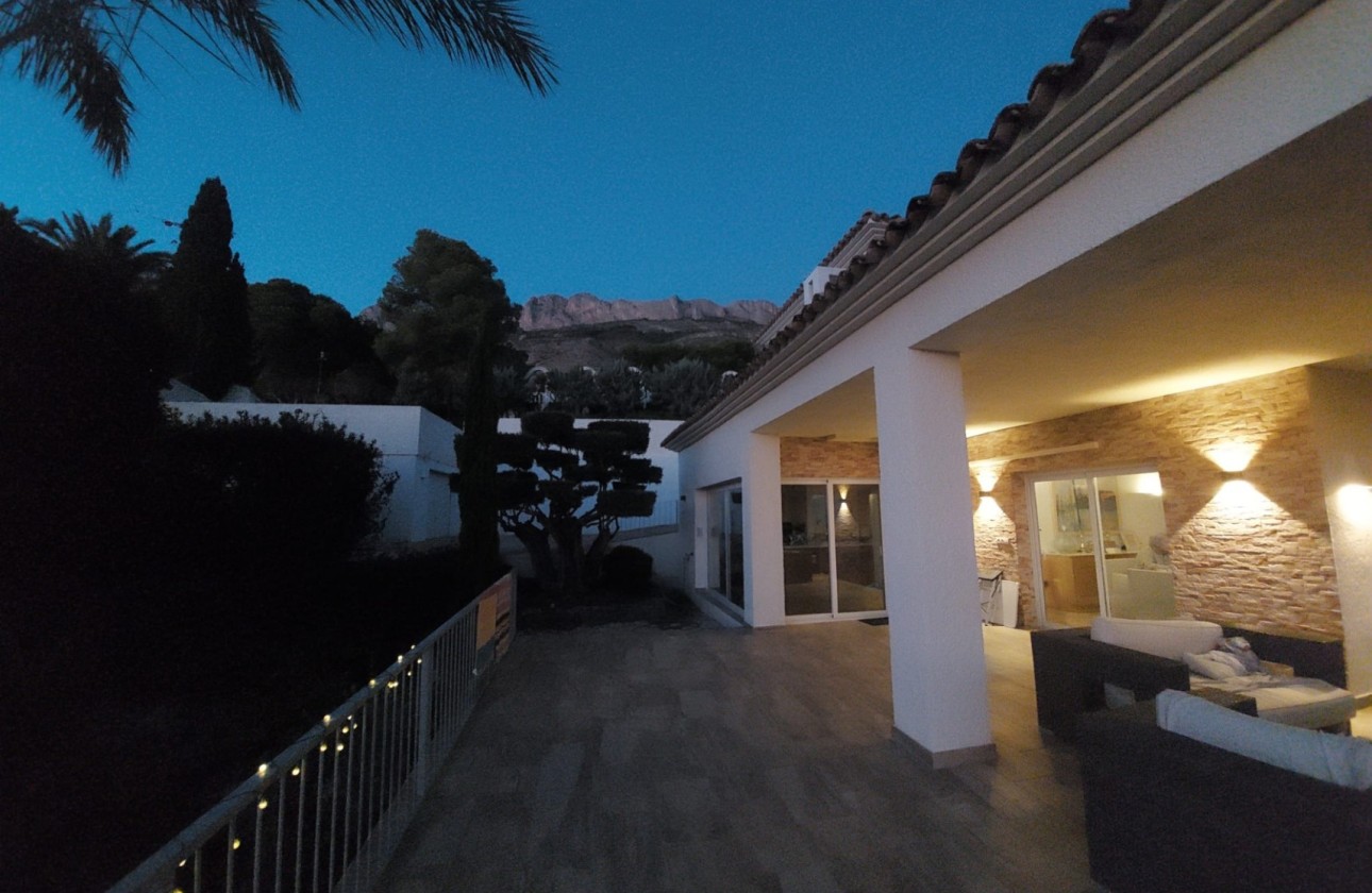 Resale - Villa - Altea