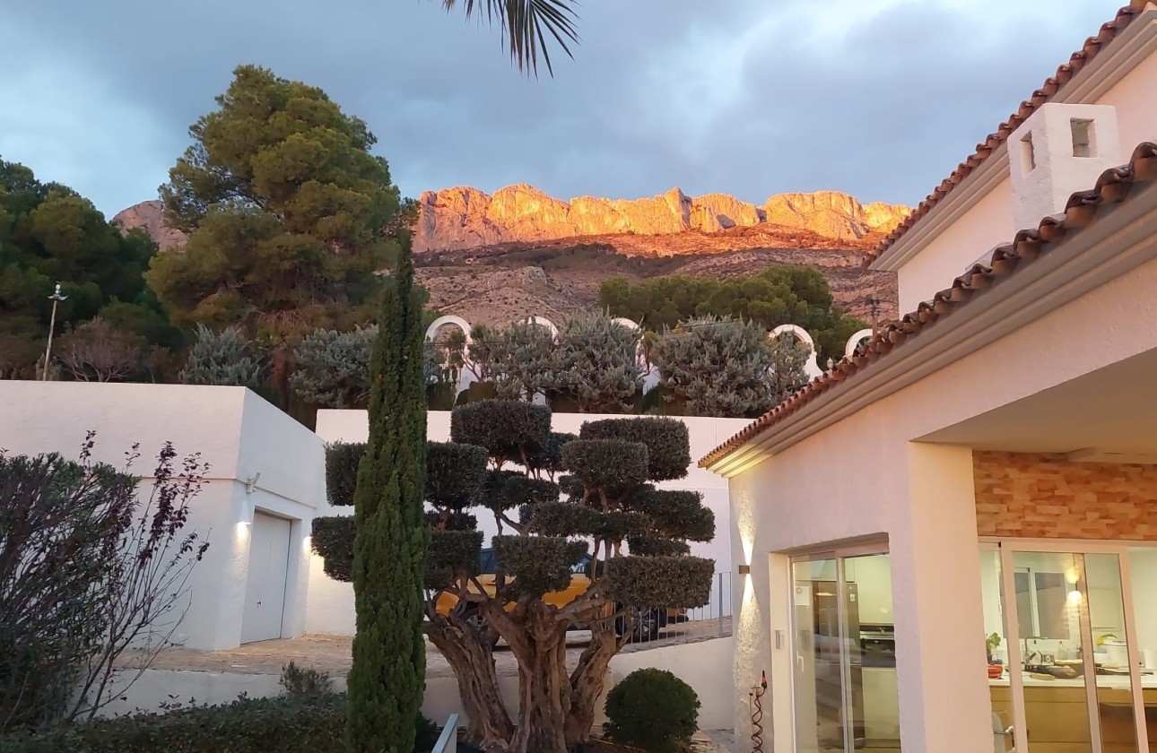 Resale - Villa - Altea