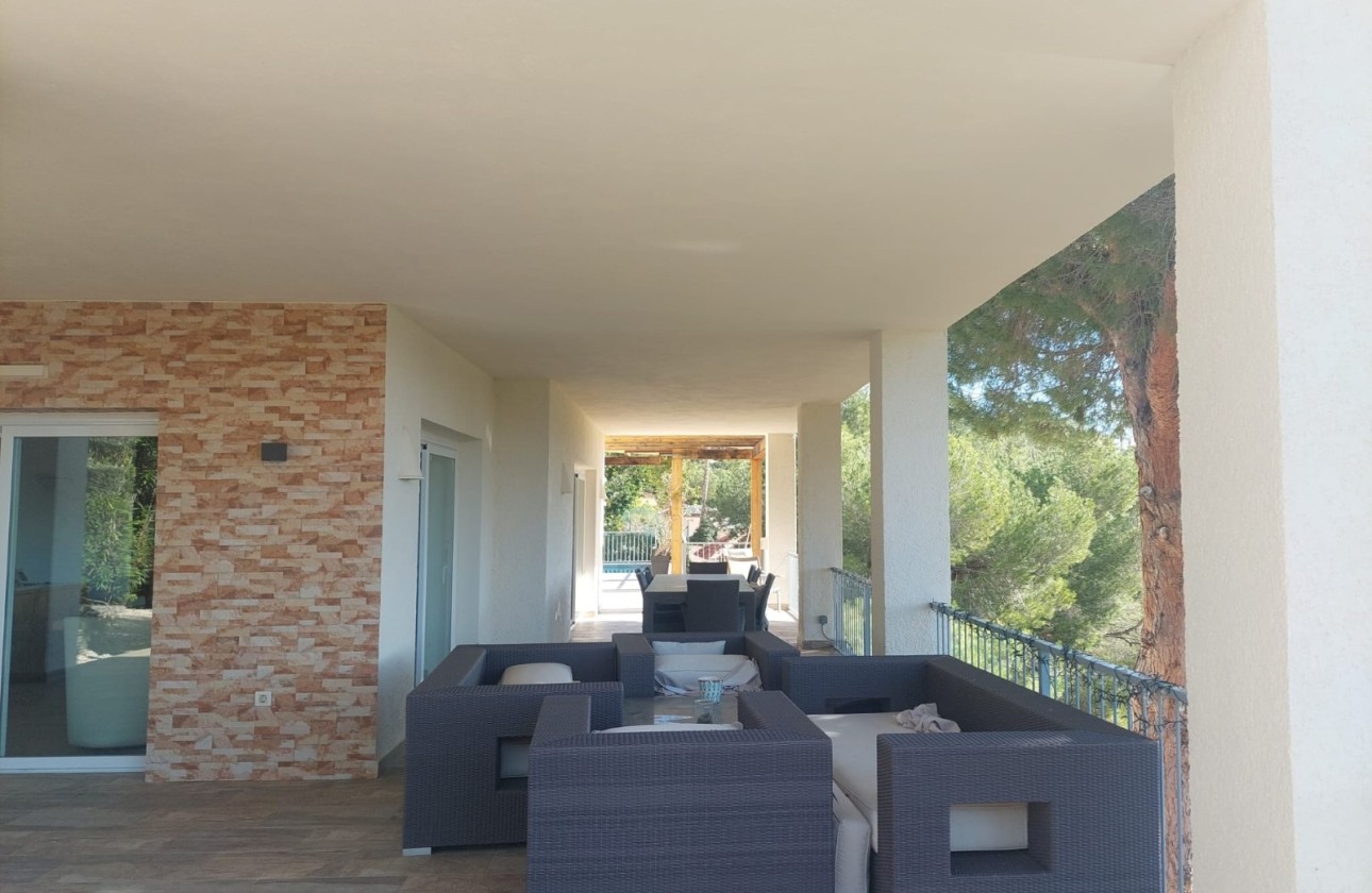 Resale - Villa - Altea