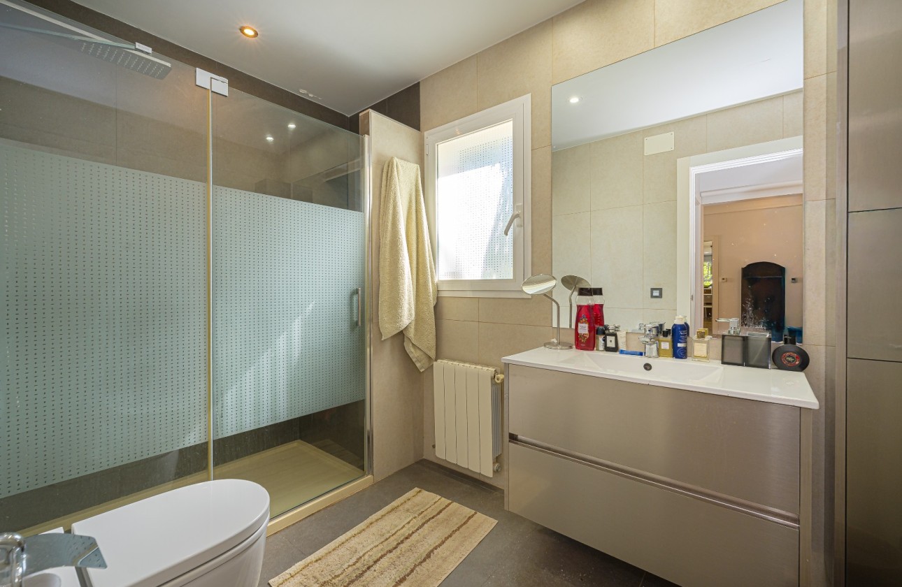 Resale - Villa - Altea