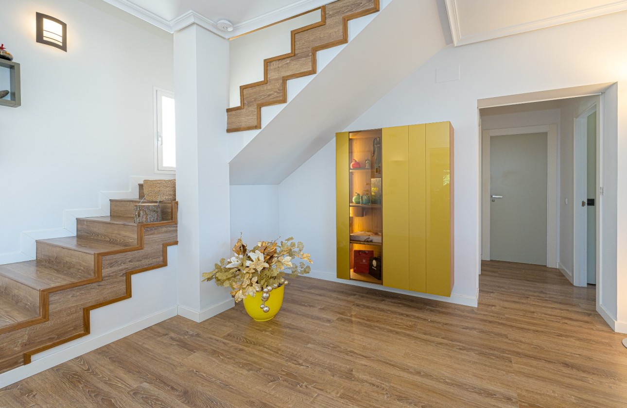 Resale - Villa - Altea