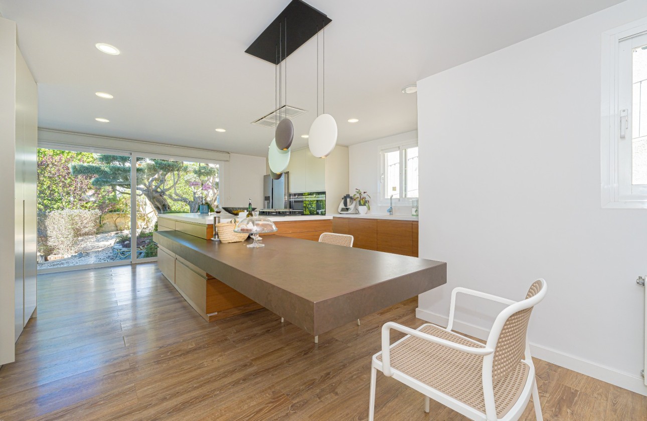Resale - Villa - Altea