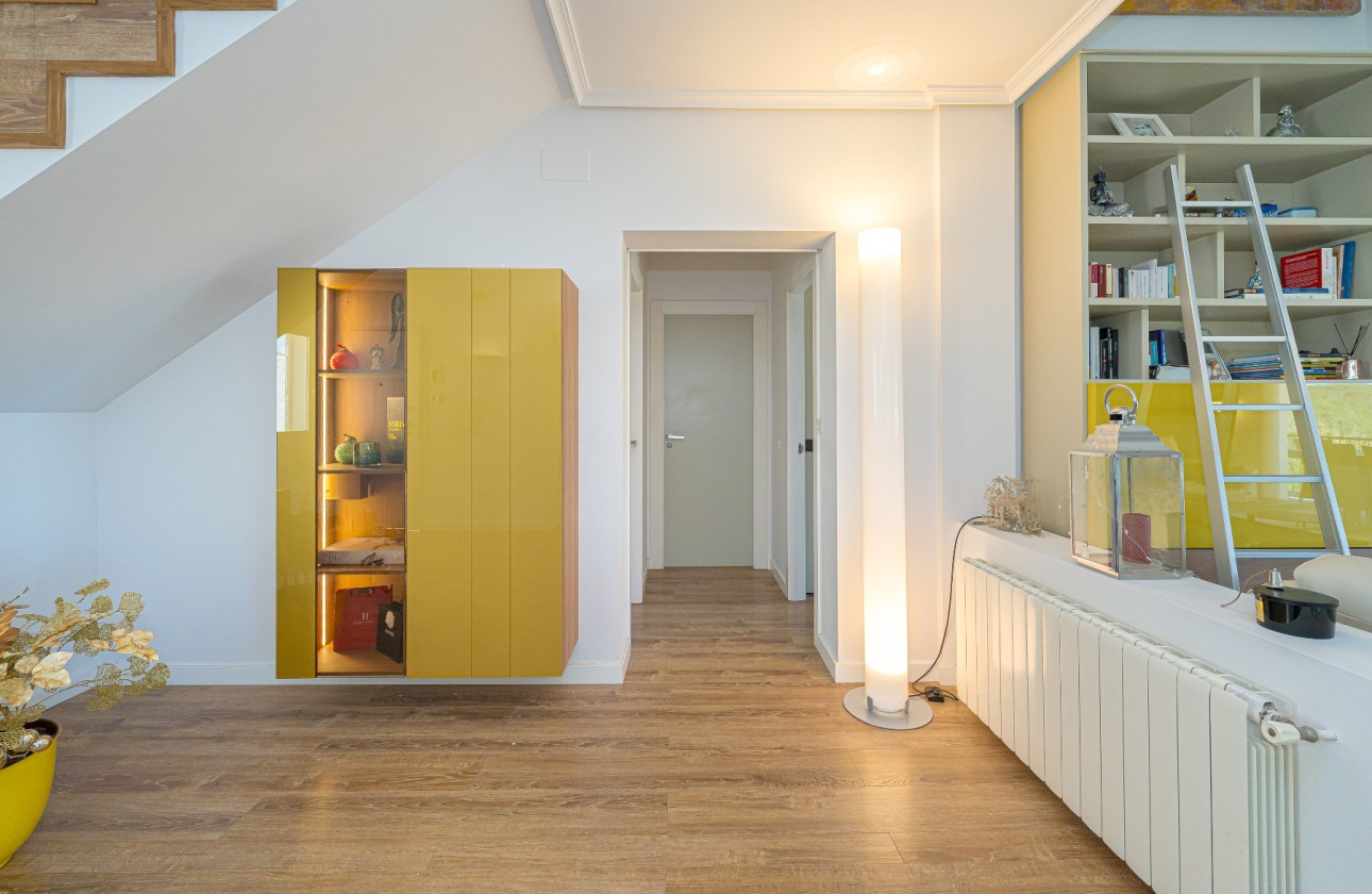 Resale - Villa - Altea