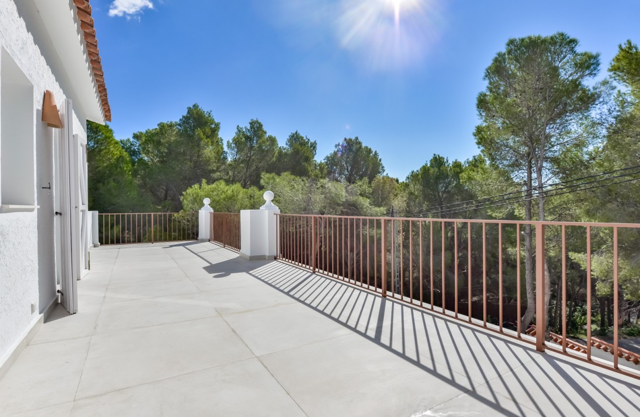 Resale - Villa - Altea