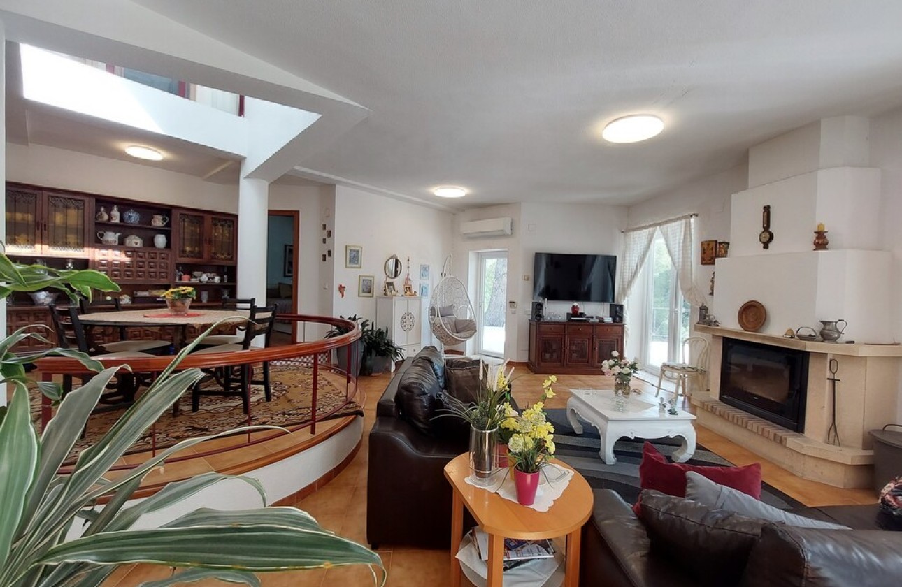 Resale - Villa - Altea