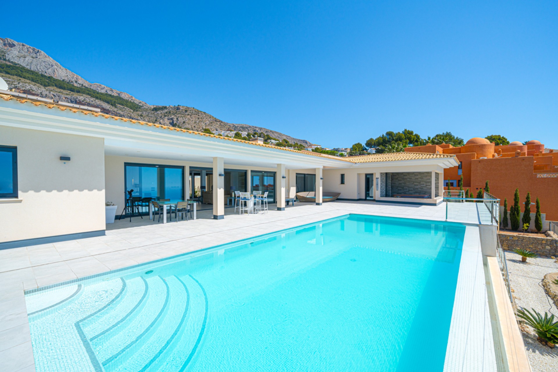 Resale - Villa - Altea