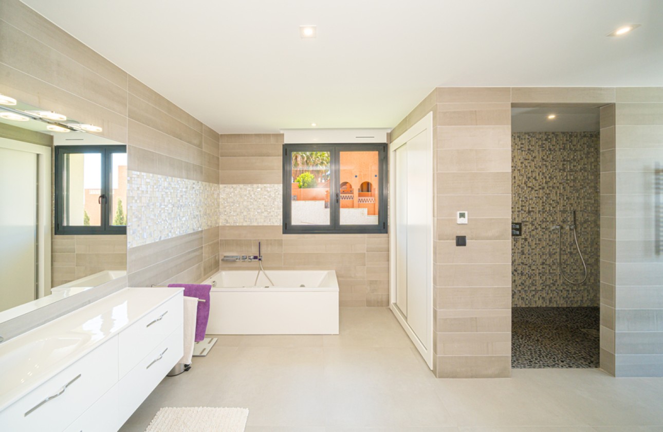 Resale - Villa - Altea