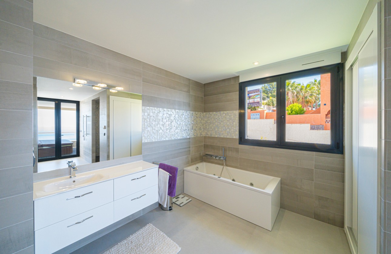 Resale - Villa - Altea