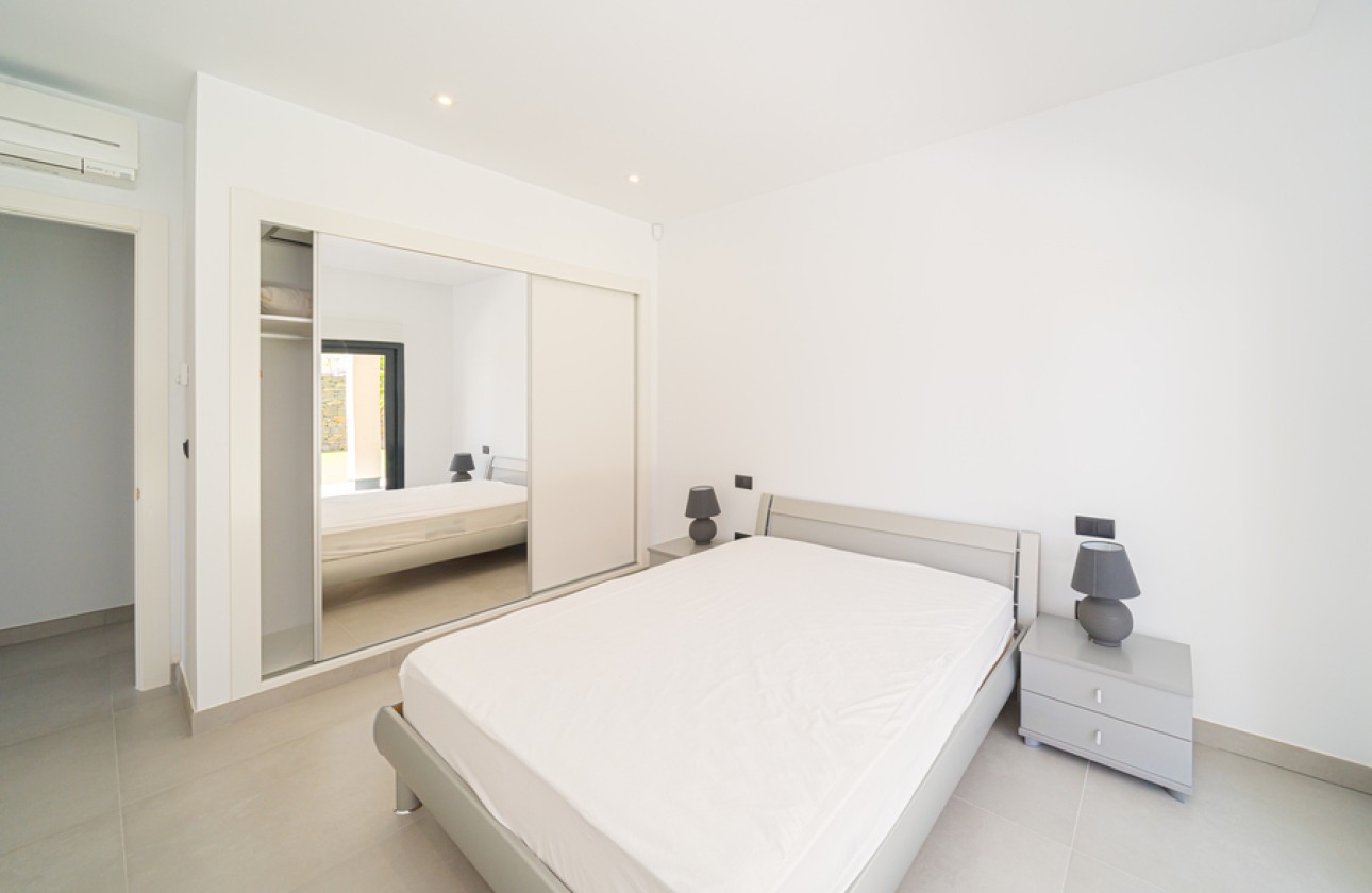 Resale - Villa - Altea