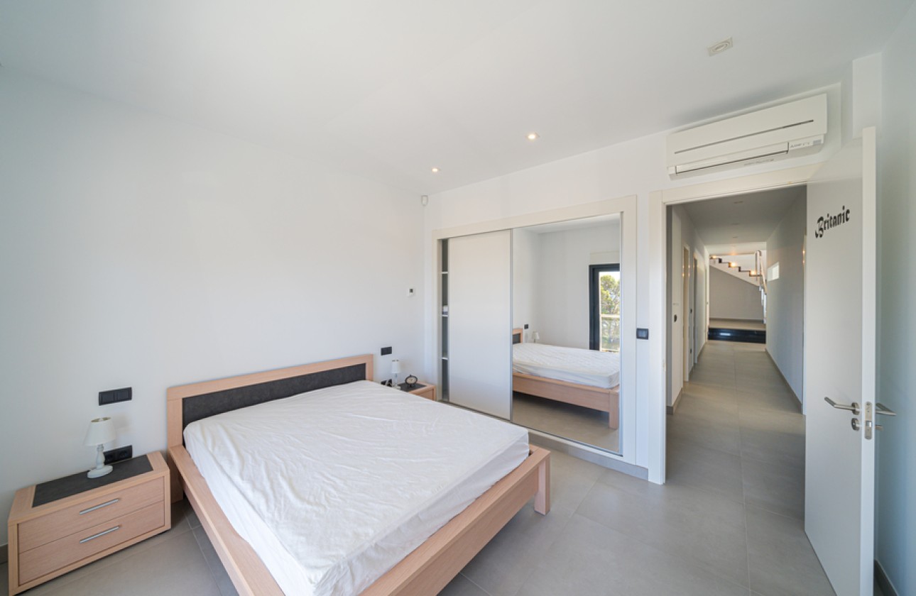 Resale - Villa - Altea