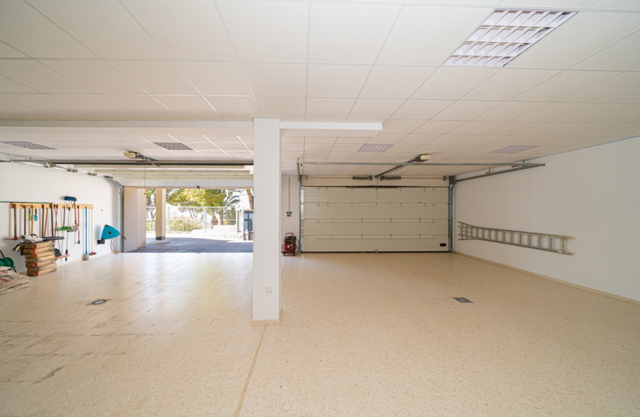 Resale - Villa - Altea