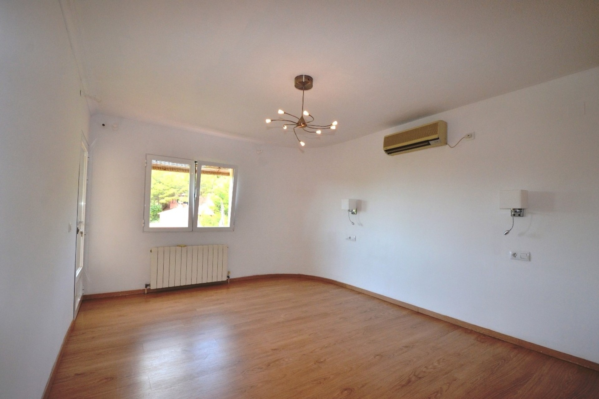 Resale - Villa - Altea