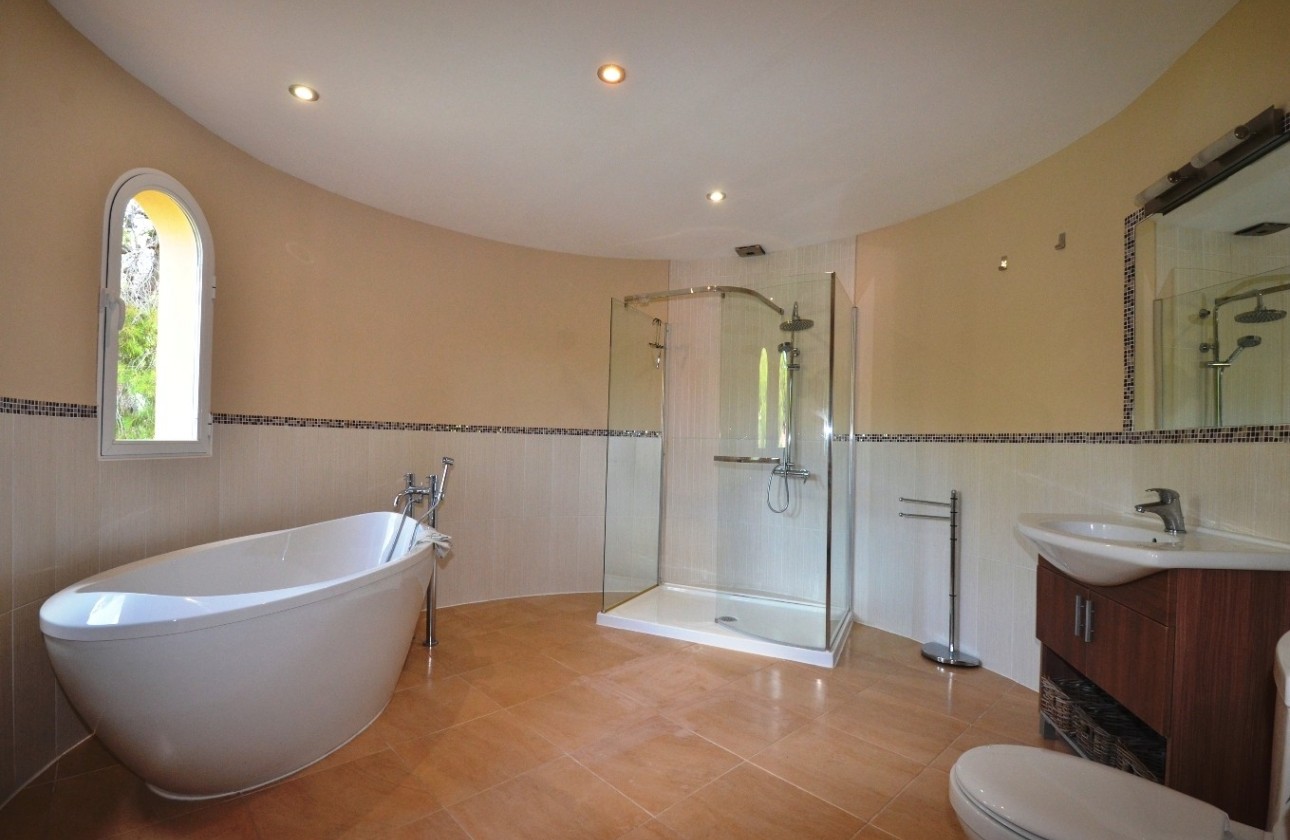 Resale - Villa - Altea