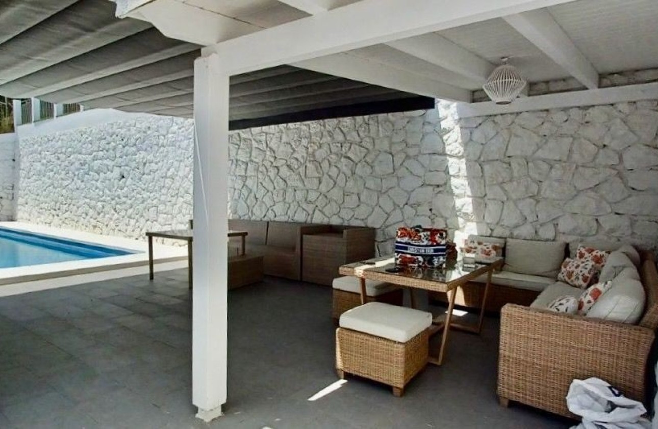 Resale - Villa - Altea
