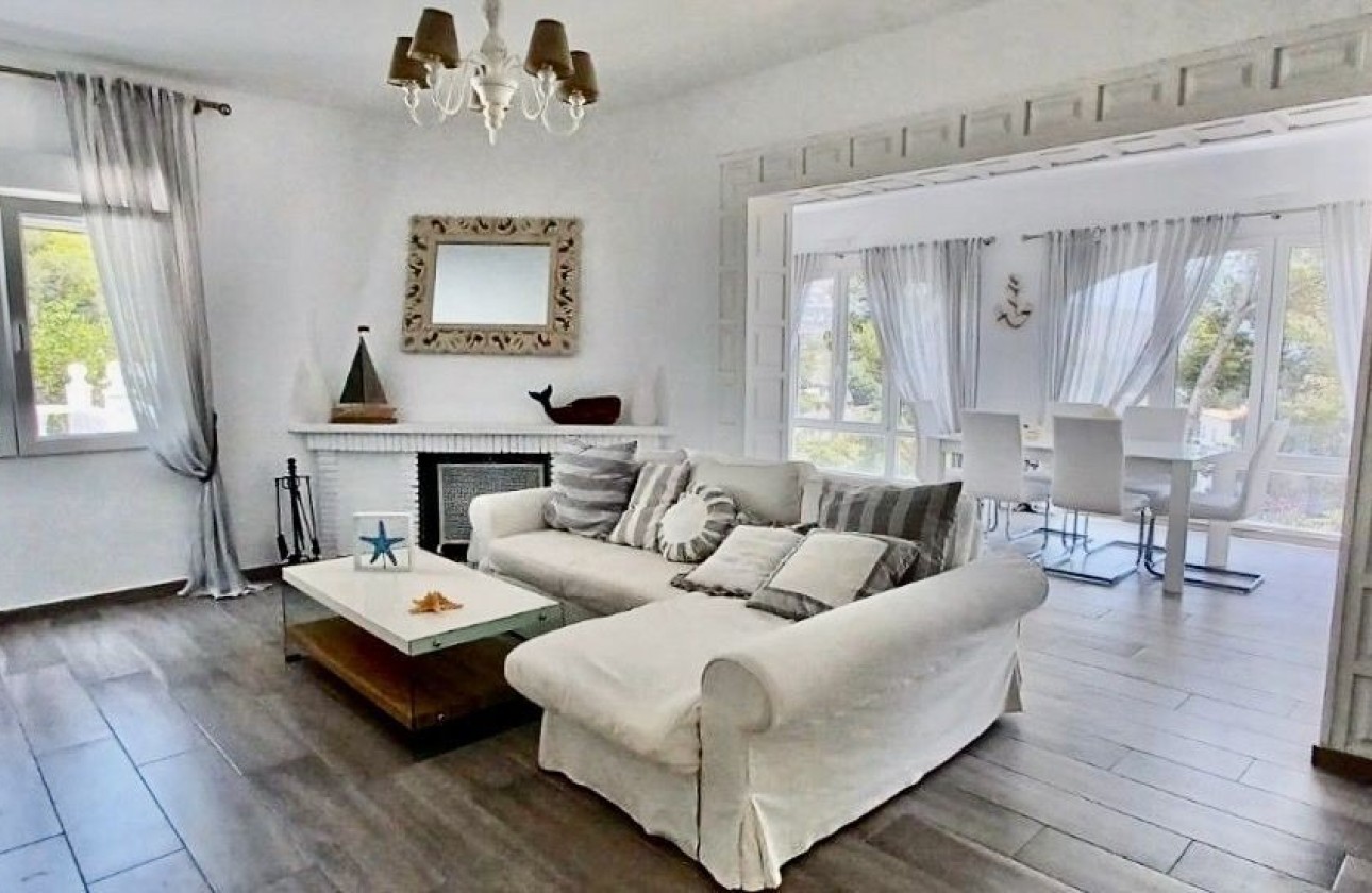 Resale - Villa - Altea