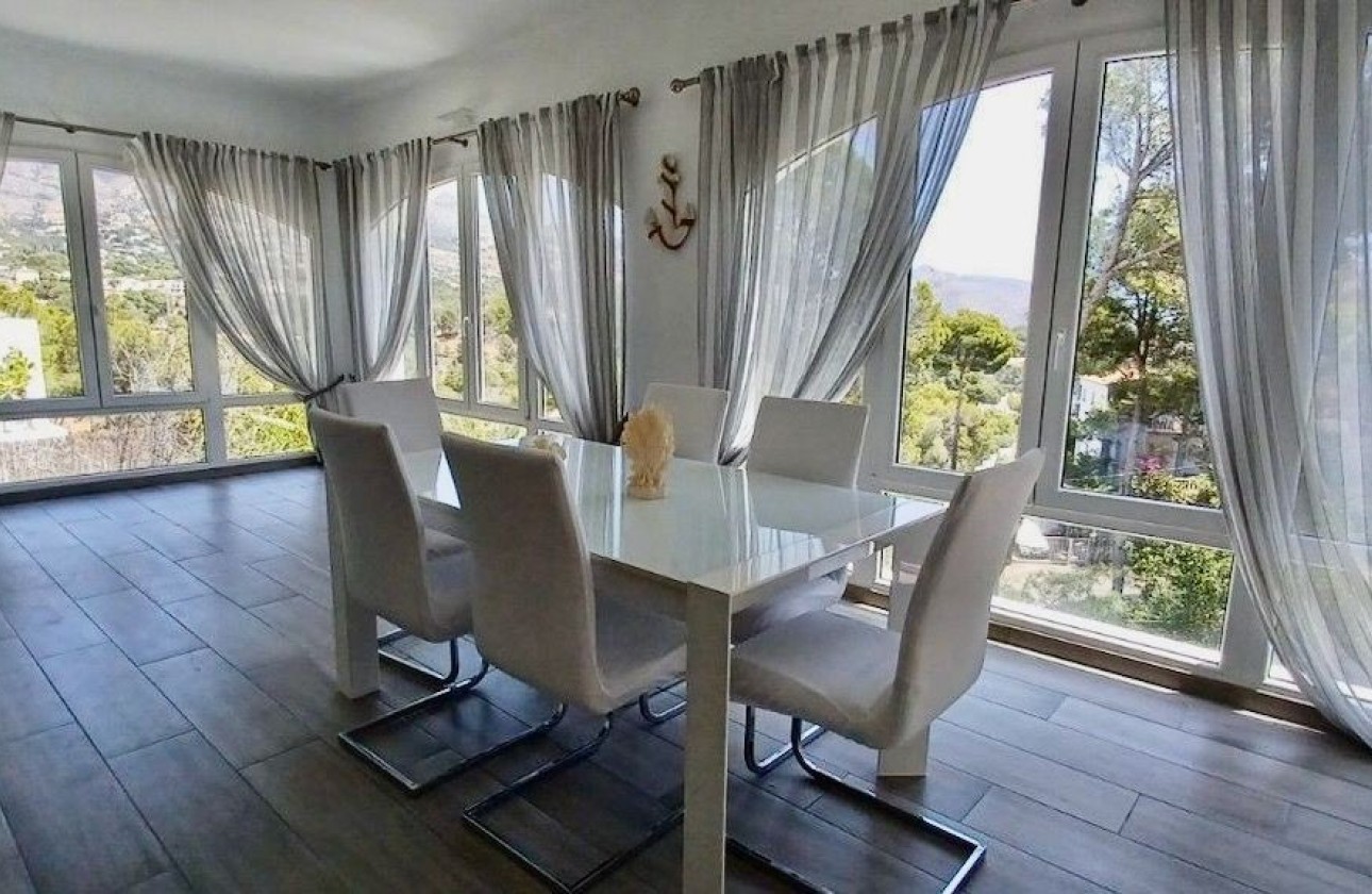 Resale - Villa - Altea