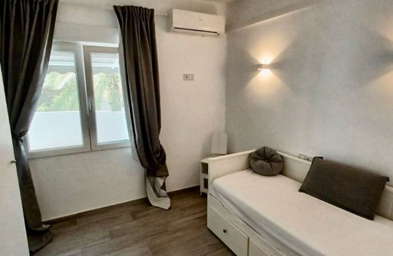 Resale - Villa - Altea