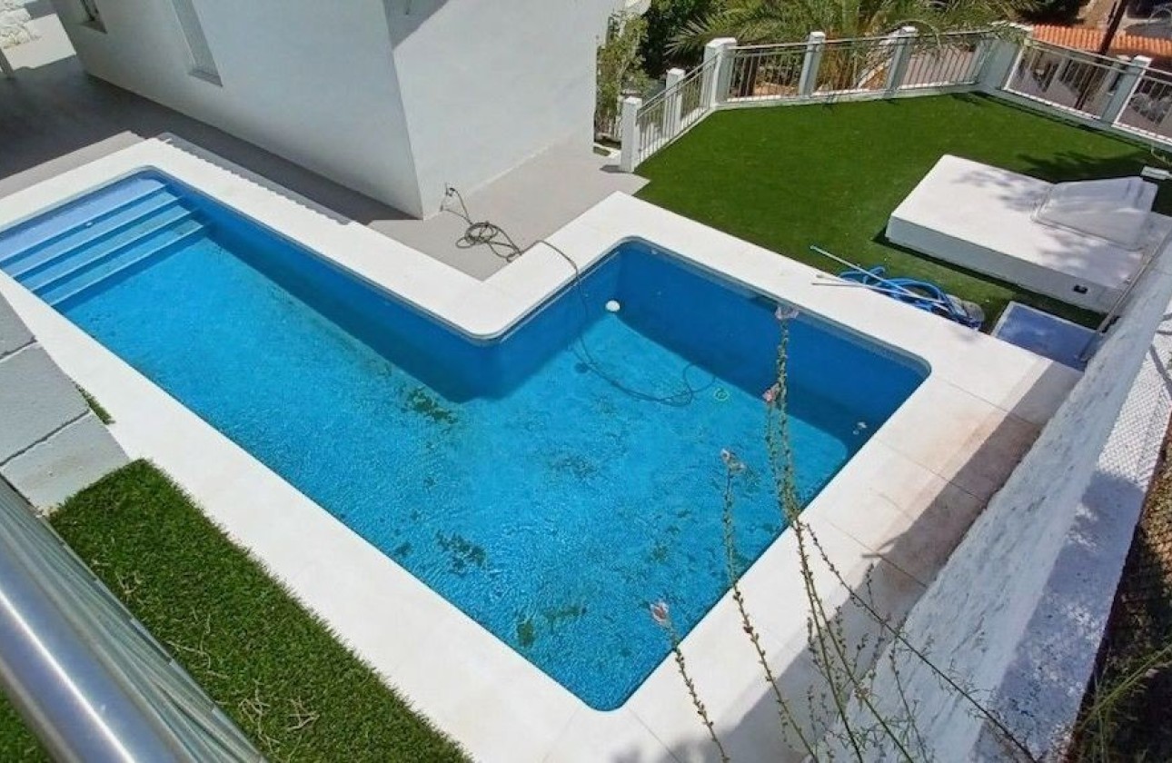 Resale - Villa - Altea