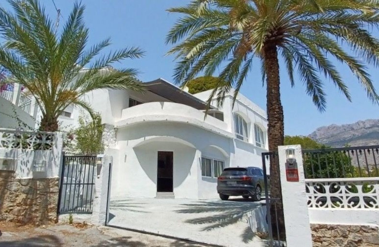 Resale - Villa - Altea