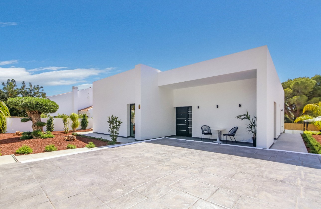 Resale - Villa - Altea