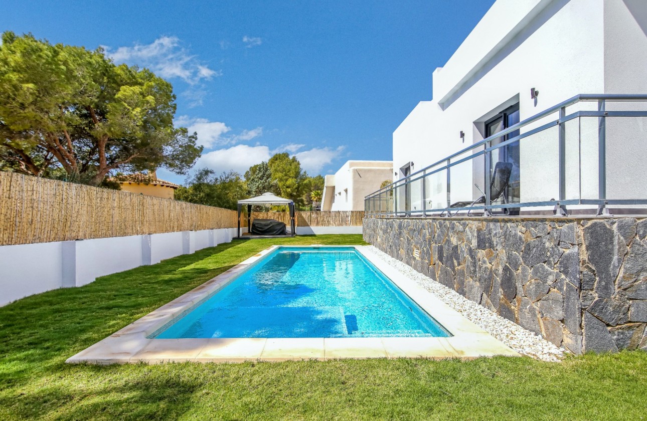 Resale - Villa - Altea