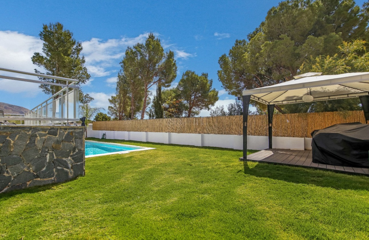 Resale - Villa - Altea