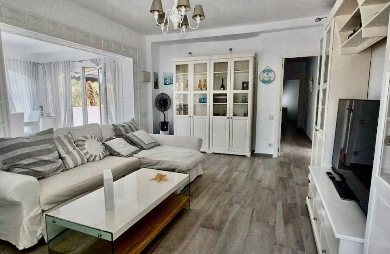 Resale - Villa - Altea