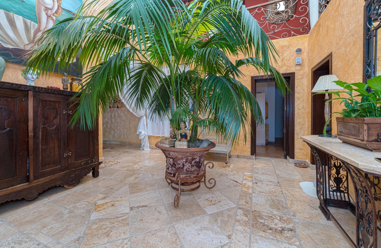 Resale - Villa - Benidorm