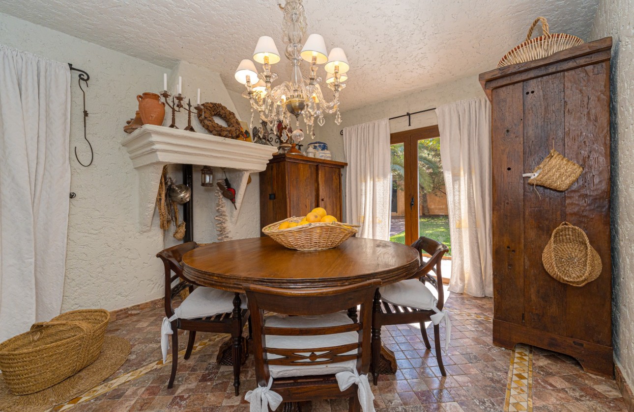Resale - Villa - Benidorm
