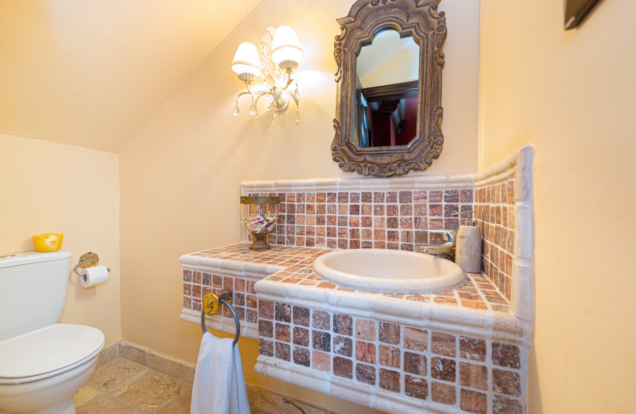 Resale - Villa - Benidorm
