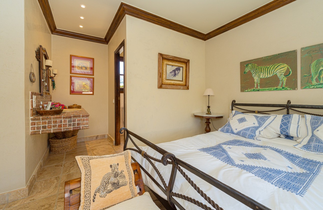 Resale - Villa - Benidorm