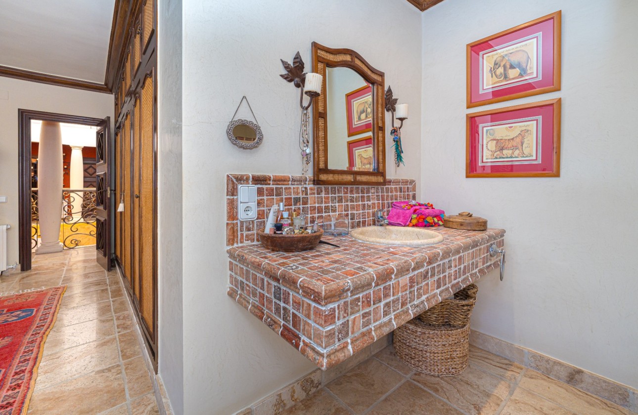 Resale - Villa - Benidorm