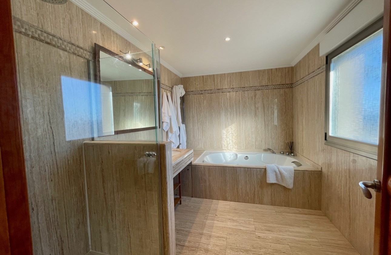 Resale - Villa - El Campello