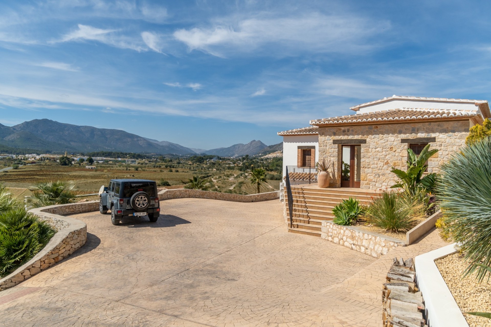 Resale - Villa - Jalon Valley