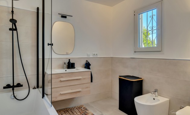 Resale - Villa - Altea