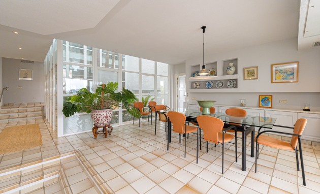 Resale - Villa - Altea